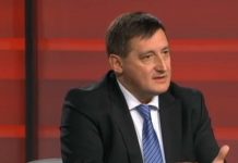 DOKTOR SA DEDINJA DIGAO UZBUNU! Sve više Srba pati od ovoga, ali ĆUTE – prepoznajte SIMPTOME na vreme, nije naivno DOKTOR SA DEDINJA DIGAO UZBUNU! Sve više Srba pati od ovoga, ali ĆUTE - prepoznajte SIMPTOME na vreme, nije naivno - featured image