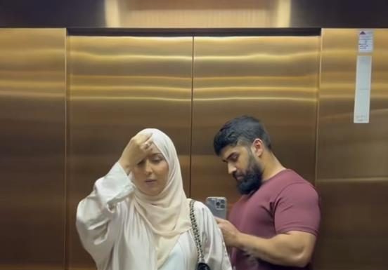 “Dobijam samo 70.000 evra dnevno, ali na jedno ne smem ni da pomislim” Žena milionera otkrila kako izgleda njen život "Dobijam samo 70.000 evra dnevno, ali na jedno ne smem ni da pomislim" Žena milionera otkrila kako izgleda njen život - featured image