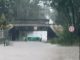 NEVREME PARALISALO OVAJ GRAD U SRBIJI! Vetar nosi sve pred sobom, ulice POD VODOM: Automobili zarobljeni, potop na više lokacija (VIDEO) NEVREME PARALISALO OVAJ GRAD U SRBIJI! Vetar nosi sve pred sobom, ulice POD VODOM: Automobili zarobljeni, potop na više lokacija (VIDEO) - featured image