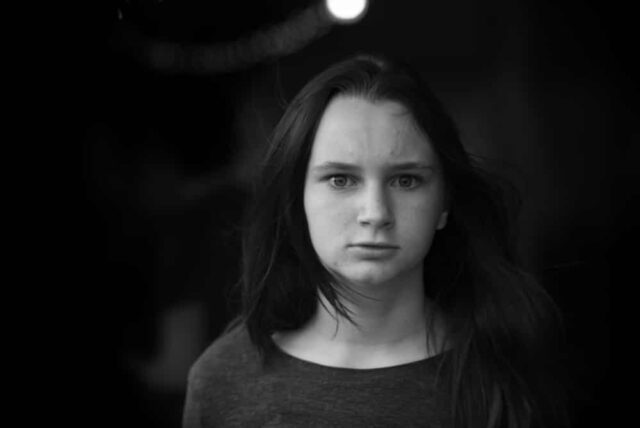 Kako prepoznati mentalno bolesnu osobu koja to vješto prikriva? Važan signal odaje je u razgovoru Kako prepoznati mentalno bolesnu osobu koja to vješto prikriva? Važan signal odaje je u razgovoru - featured image