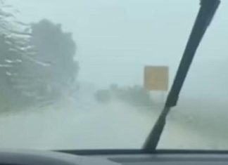 Snažno nevreme pogodilo ovaj deo Srbije, PROVALA OBLAKA PARALISALA SAOBRAĆAJ: Ne vidi se PRST PRED OKOM! (VIDEO) Snažno nevreme pogodilo ovaj deo Srbije, PROVALA OBLAKA PARALISALA SAOBRAĆAJ: Ne vidi se PRST PRED OKOM! (VIDEO) - featured image