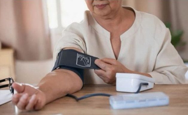 NIJE ISTO SA 30 I 60: Doktor pokazao tabelu normalnog krvnog pritiska za vaše godine NIJE ISTO SA 30 I 60: Doktor pokazao tabelu normalnog krvnog pritiska za vaše godine - featured image