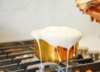 Samo sipajte JOGURT u kipuću vodu, dodajte brašno i ne morate ujutro ići u prodavnicu: Skoro NIKO za ovo ne zna! Samo sipajte JOGURT u kipuću vodu, dodajte brašno i ne morate ujutro ići u prodavnicu: Skoro NIKO za ovo ne zna! - featured image