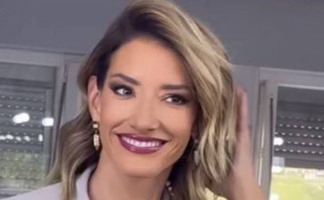 Nos nije mogao stati u kadar, zubi kao raspored časova: Evo kako je Jovana Joksimović izgledala prije 18 godina, isplivala nikad viđena slika, Željko je ne bi ni pogledao Nos nije mogao stati u kadar, zubi kao raspored časova: Evo kako je Jovana Joksimović izgledala prije 18 godina, isplivala nikad viđena slika, Željko je ne bi ni pogledao - featured image