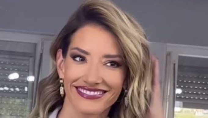 Nos nije mogao stati u kadar, zubi kao raspored časova: Evo kako je Jovana Joksimović izgledala prije 18 godina, isplivala nikad viđena slika, Željko je ne bi ni pogledao Nos nije mogao stati u kadar, zubi kao raspored časova: Evo kako je Jovana Joksimović izgledala prije 18 godina, isplivala nikad viđena slika, Željko je ne bi ni pogledao - featured image