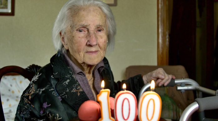 Najstarija stanovnica staračkih domova u Nišu proslavila 100. rođendan: Ovo je njen recept za dugovečnost Najstarija stanovnica staračkih domova u Nišu proslavila 100. rođendan: Ovo je njen recept za dugovečnost - featured image