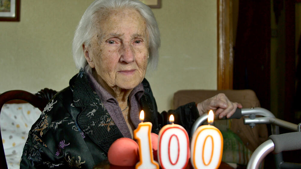 Najstarija stanovnica staračkih domova u Nišu proslavila 100. rođendan: Ovo je njen recept za dugovečnost - featured image Najstarija stanovnica staračkih domova u Nišu proslavila 100. rođendan: Ovo je njen recept za dugovečnost - featured image