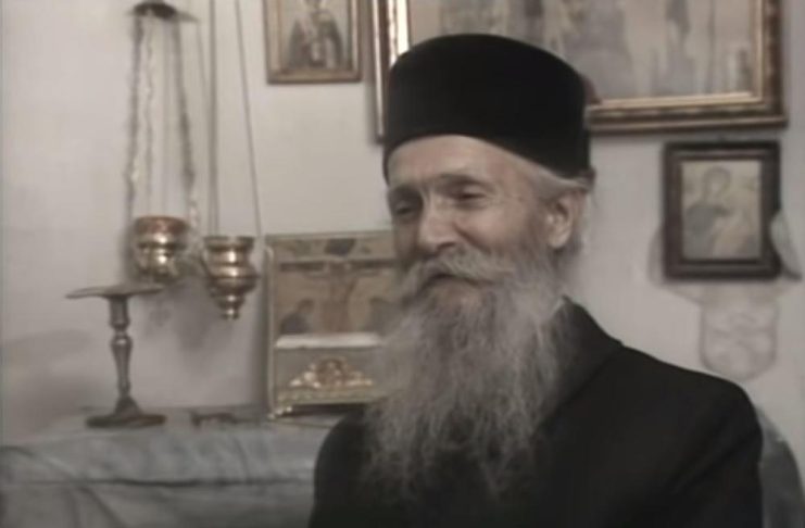 Saveti oca Tadeja za umirenje tuge i anksioznosti: Molitva koja je mudrom monahu spasla razum Saveti oca Tadeja za umirenje tuge i anksioznosti: Molitva koja je mudrom monahu spasla razum - featured image