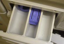 Evo čemu služi svaka pregrada u mašini za pranje veša: Mnogi čine ovu grešku zbog koje im veš ne miriše na omekšivač Evo čemu služi svaka pregrada u mašini za pranje veša: Mnogi čine ovu grešku zbog koje im veš ne miriše na omekšivač - featured image