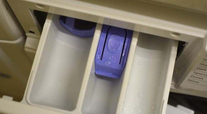 Evo čemu služi svaka pregrada u mašini za pranje veša: Mnogi čine ovu grešku zbog koje im veš ne miriše na omekšivač Evo čemu služi svaka pregrada u mašini za pranje veša: Mnogi čine ovu grešku zbog koje im veš ne miriše na omekšivač - featured image