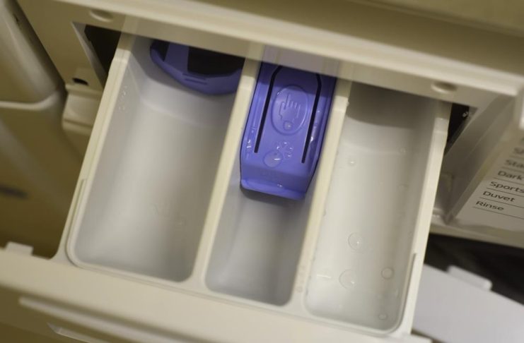 Evo čemu služi svaka pregrada u mašini za pranje veša: Mnogi čine ovu grešku zbog koje im veš ne miriše na omekšivač Evo čemu služi svaka pregrada u mašini za pranje veša: Mnogi čine ovu grešku zbog koje im veš ne miriše na omekšivač - featured image