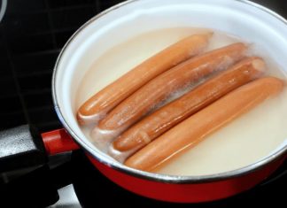 Svi pogrešno kuvamo viršle! Stavljamo ih u vodu, a stručnjaci upozoravaju da se to ne radi tako: Ovo je jedini pravilan način