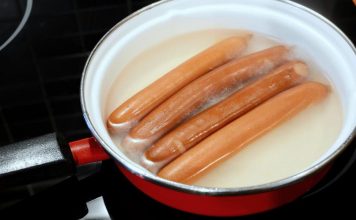 Svi pogrešno kuvamo viršle! Stavljamo ih u vodu, a stručnjaci upozoravaju da se to ne radi tako: Ovo je jedini pravilan način