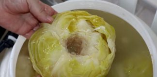 Stari trik za kiseli kupus: Bake su u bure stavljale jedan sastojak i glavice im nikad nisu propadale Stari trik za kiseli kupus: Bake su u bure stavljale jedan sastojak i glavice im nikad nisu propadale - featured image